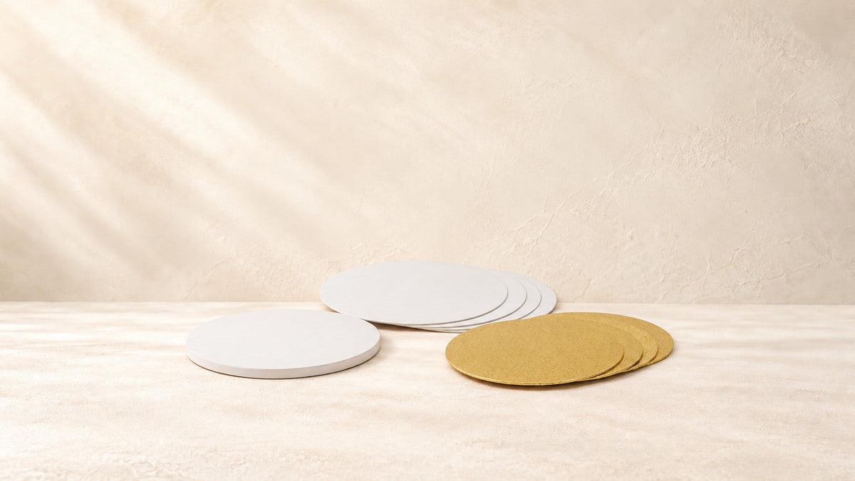 DECORA — produits de la collection sur fond crème Patissland