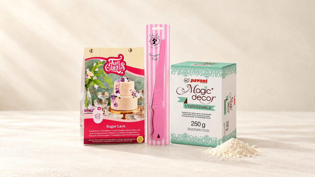 Dentelles — sélection de produits sur fond crème Patissland