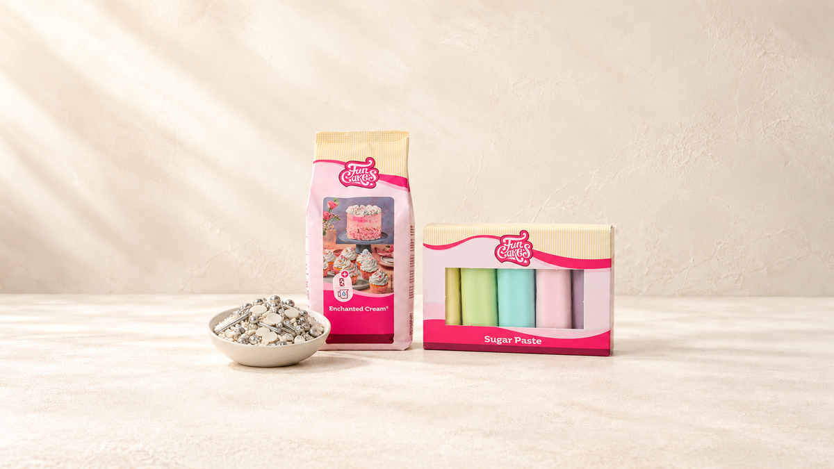 Funcakes — produits de la collection sur fond crème Patissland