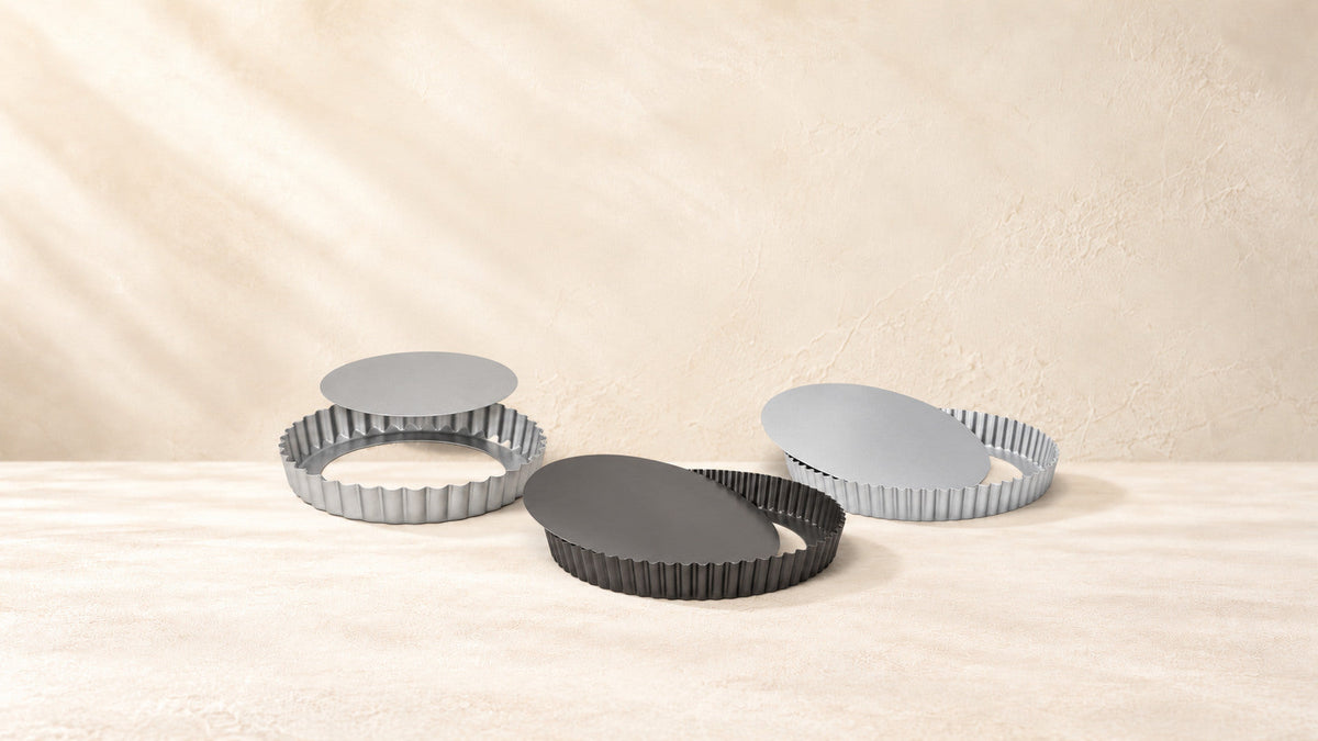 Moules à Tartes & Tartelettes — produits de la collection sur fond crème Patissland