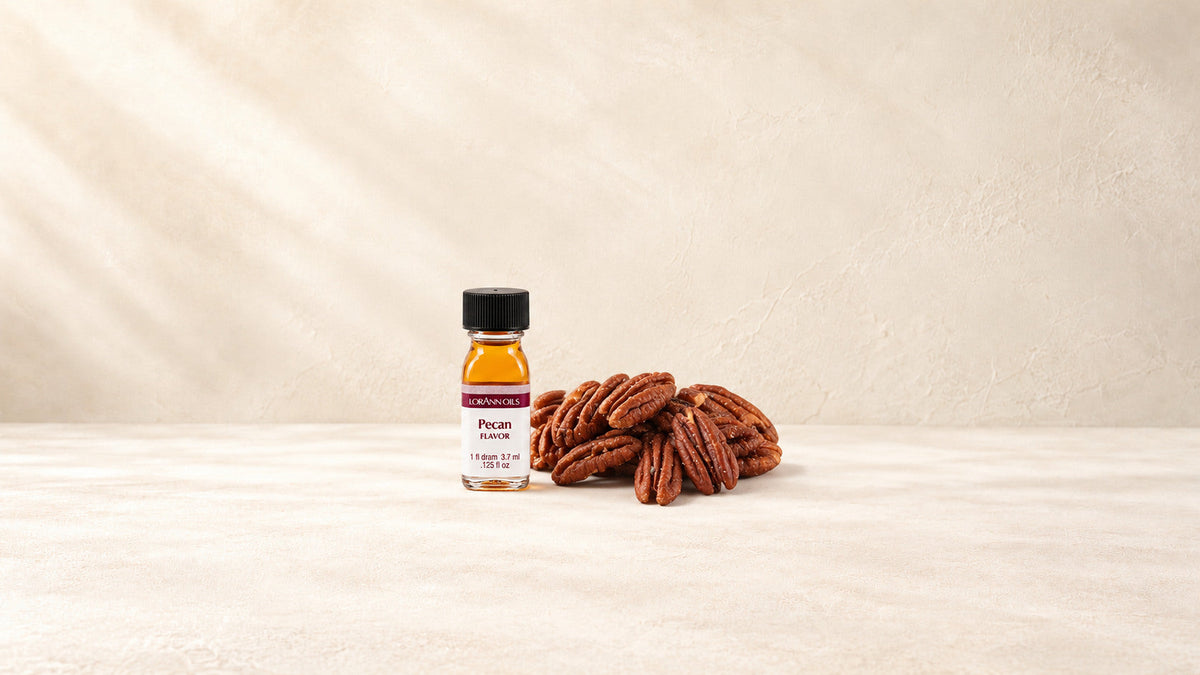 Noix de Pécan — produits de la collection sur fond crème Patissland
