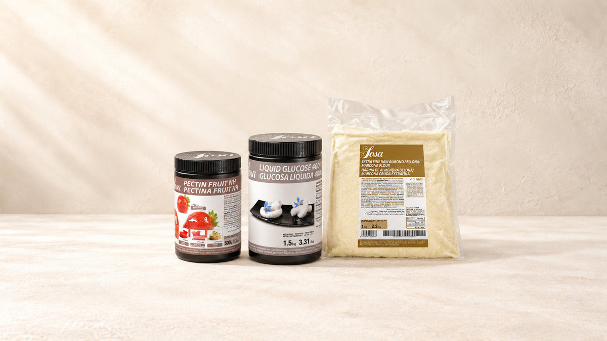 SOSA — produits de la collection sur fond crème Patissland