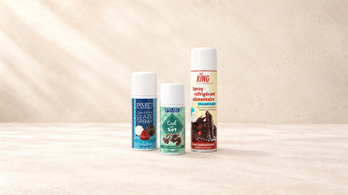Spray pour Chocolats — produits de la collection sur fond crème Patissland