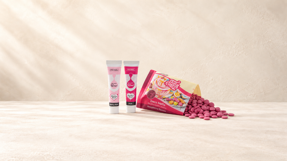 Pink — produits de la collection sur fond crème Patissland