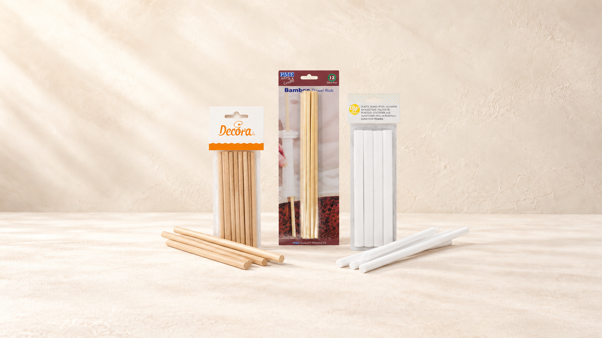 Dowels & Tiges pour Pièces Montées — vue large sur fond crème Patissland