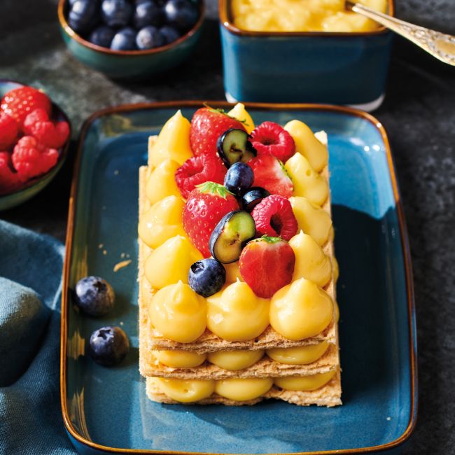 Mille-feuille aux fruits garni de crème pâtissière FunCakes
