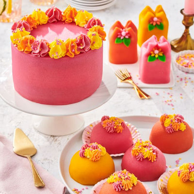 Gâteau et entremets recouverts de pâte d’amande rose FunCakes