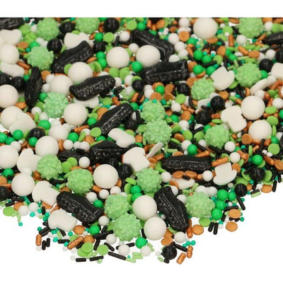 Mélange décorations sucre FunCakes football : chaussures noires, ballons blancs, maillots, perles vertes et dorées
