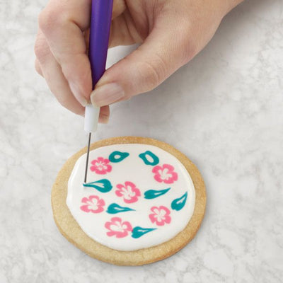 Détails au scriber needle Wilton sur glaçage royal