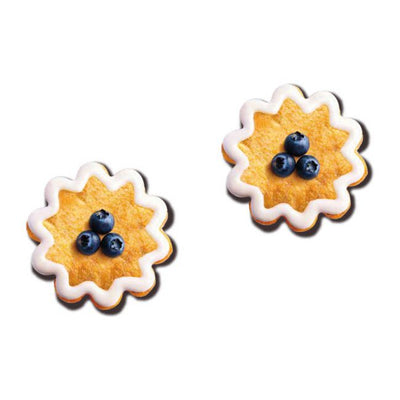 Deux biscuits fleur ondulée réalisés avec les emporte-pièces gigognes Wilton