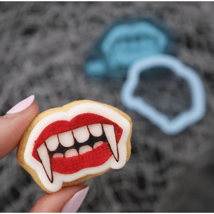 Mini Stamp N Cut - Vampire Fangs