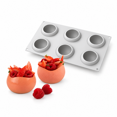 Moule 6 Desserts Individuels Nuri 115 – résultat pâtissier et moule Silikomart côte à côte sur fond blanc