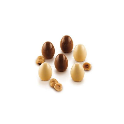 Moule Choco Egg de Silikomart pour créer des chocolats en 3D aux formes originales et arrondies, idéal pour des douceurs raffinées et surprenantes.
