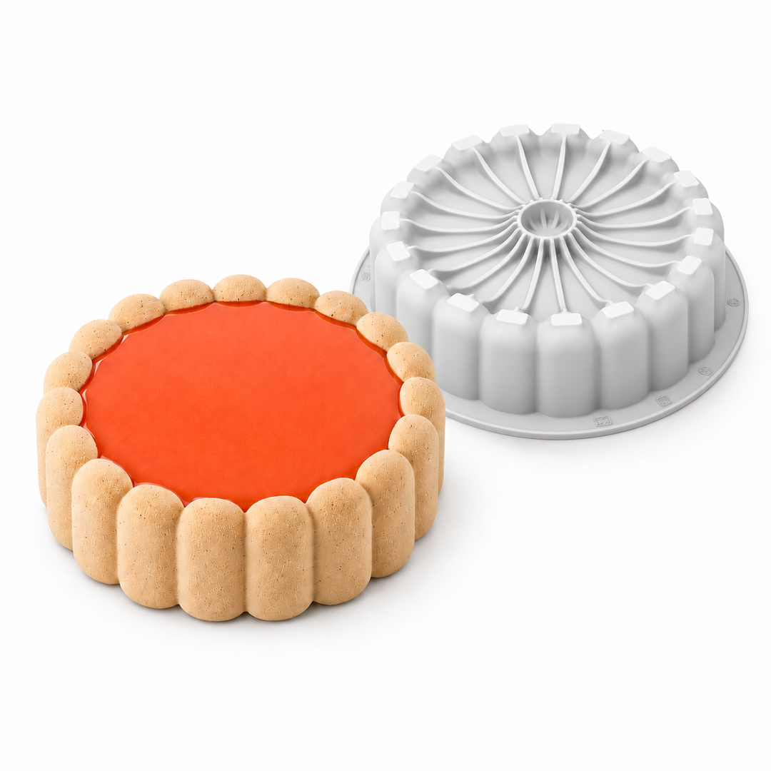 Moule Charlotte 1030 Silikomart : charlotte orange et moule retourné avec cannelures et nervures sur fond blanc