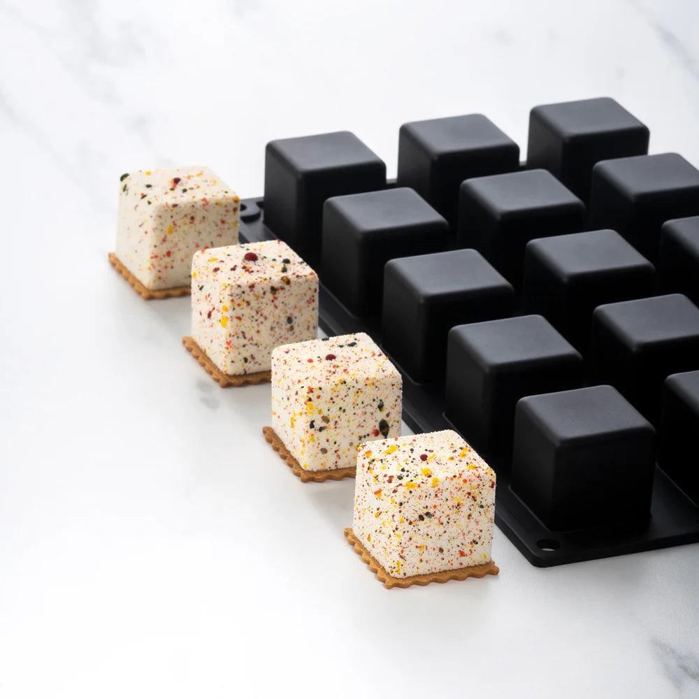 Moule Pavoflex Cube by Antonio Bachour