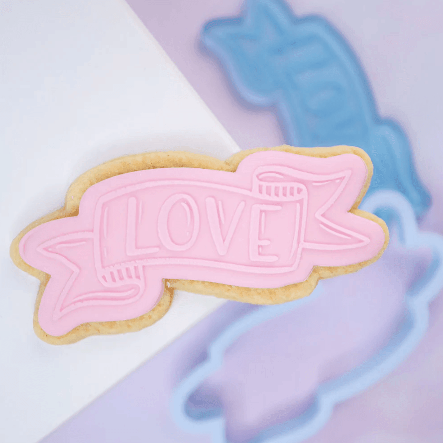 OUTboss Stamp N Cut - Love